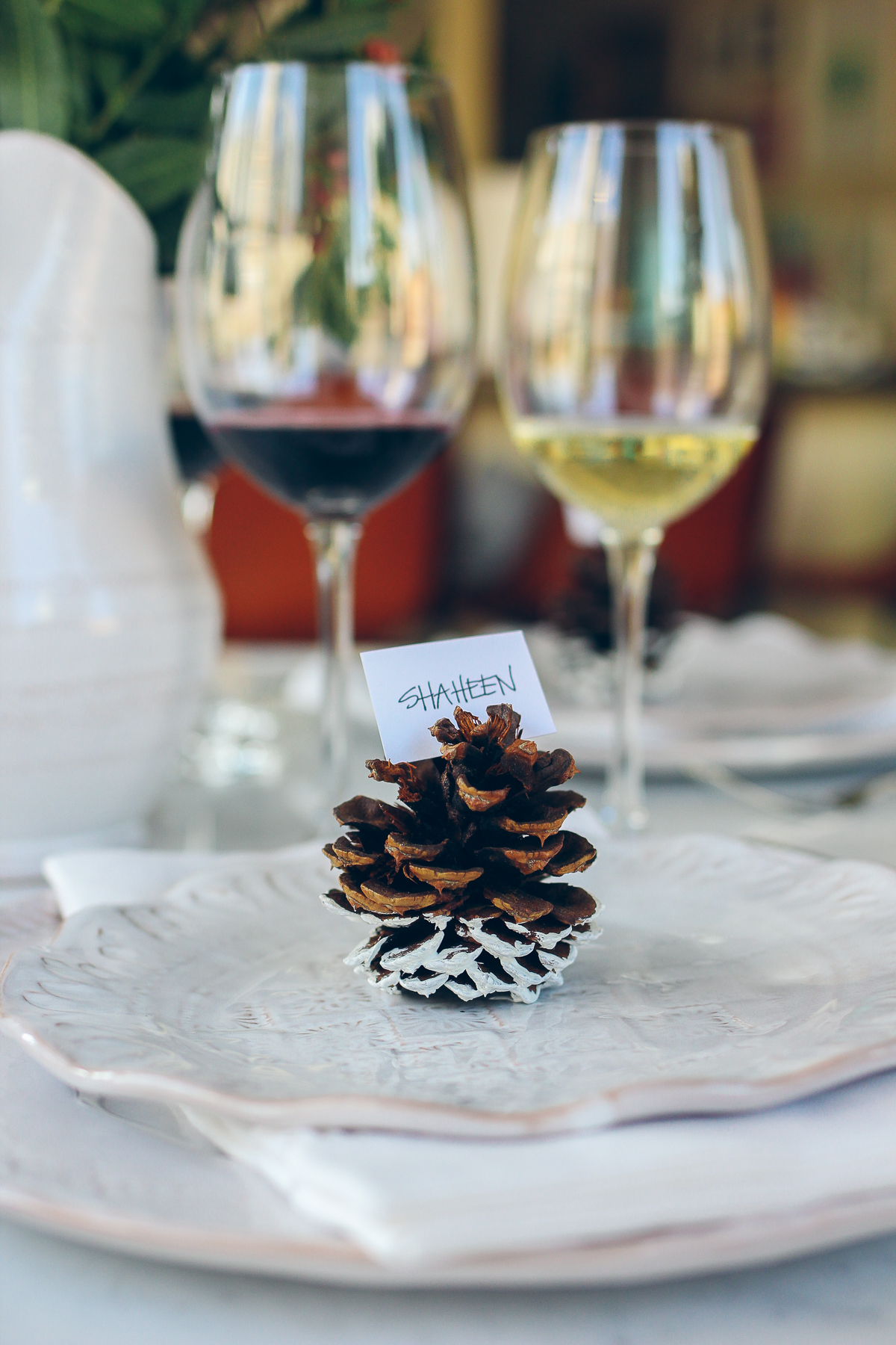 DIY pinecone place setting — via @TheFoxandShe